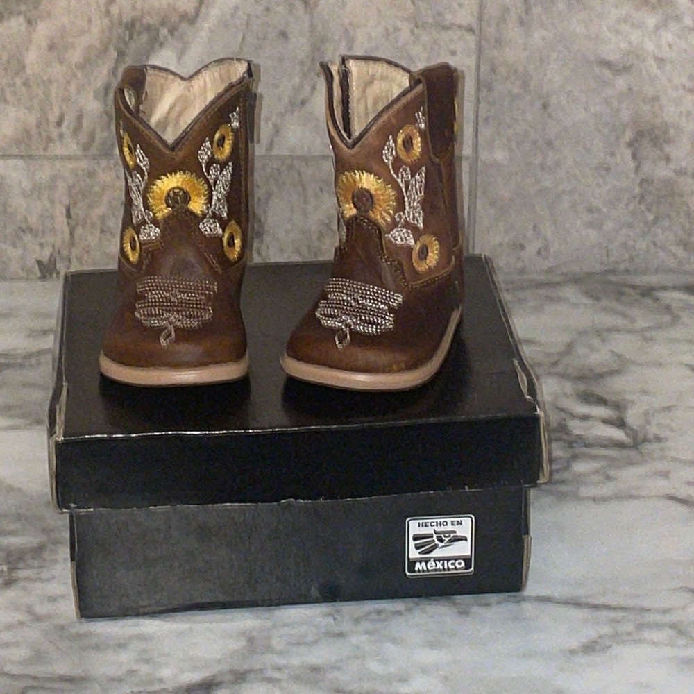Used size 9 infant newborn sunflower boots